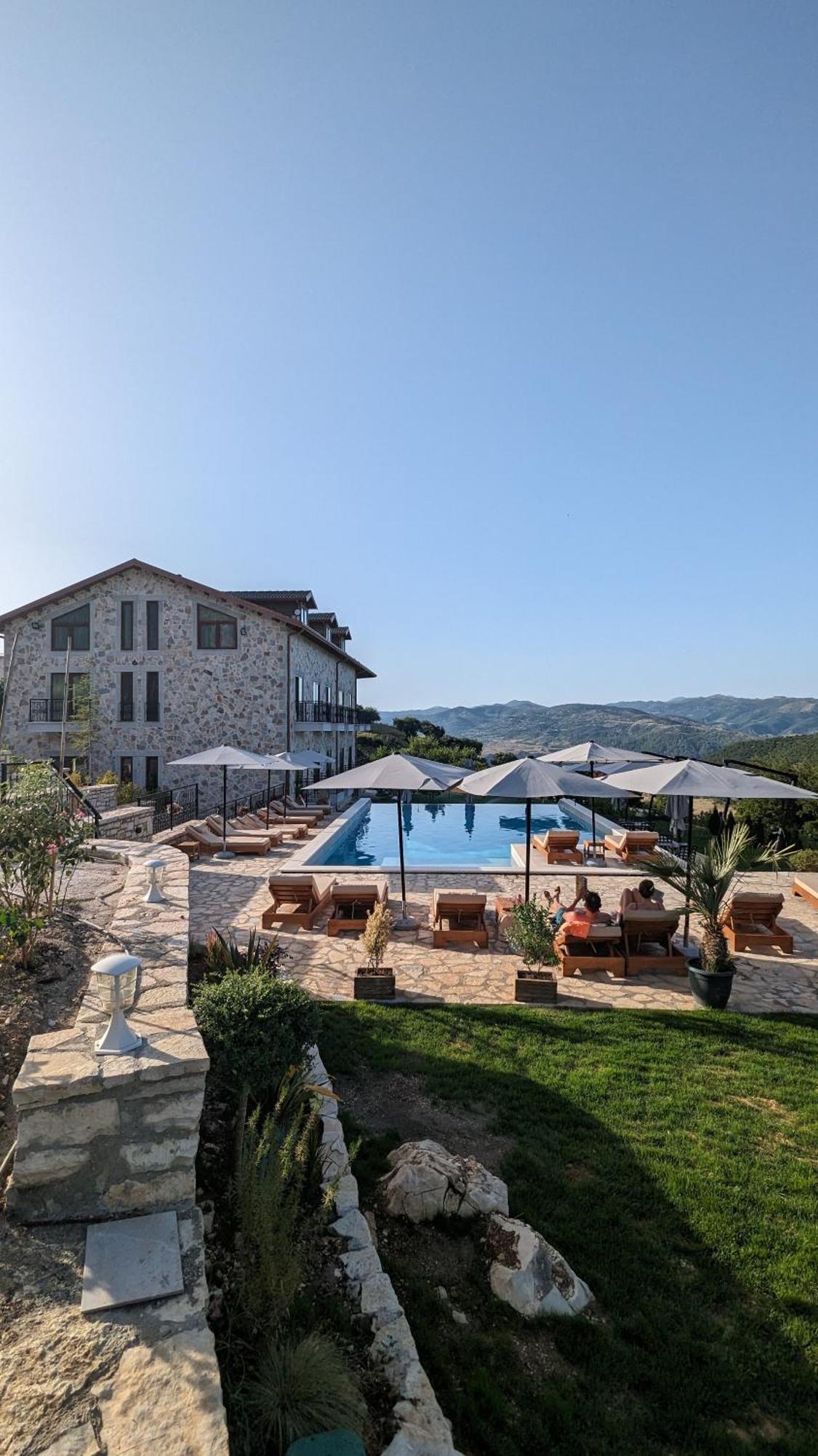 Hotel Gle-Alb Agrotourism Tepelene Exterior foto